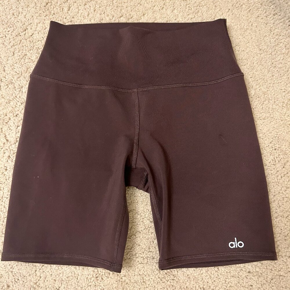 Alo 7" High-Waist Biker Short - Raisin (Size Small)